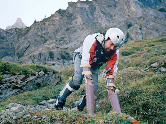 Before departing on his journey as a goat, Thwaites visited a goat farm in the Alps to ask a goat farmer named Sepp if he could join his herd. On his first day as a member of the herd, Thwaites traipsed down the valley