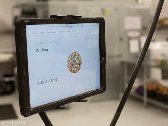 Customers order their pizzas online or using the Zume Pizza mobile app. The robot