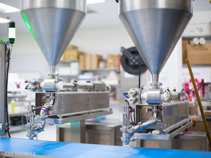 The back room at the Zume Pizza headquarters, which is capable of churning out 288 pizzas an hour, looks more like a manufacturing plant than a restaurant kitchen.