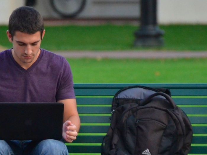 12 high-paying jobs college students can do in their spare time