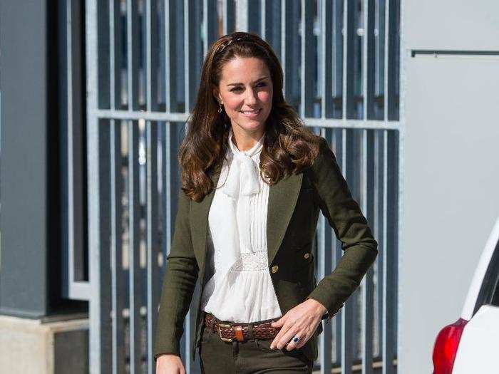 And Kate effortlessly mixed and matched earth tones.