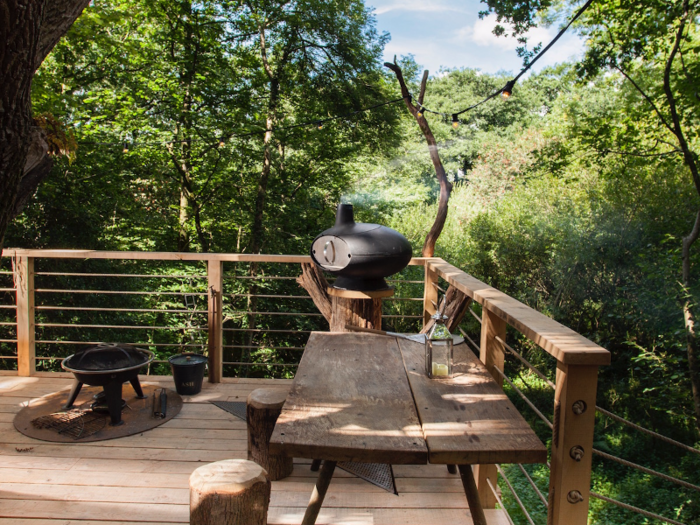 The alfresco dining area, which has its very own pizza oven, offers breathtaking views of the surrounding Dorset forest.