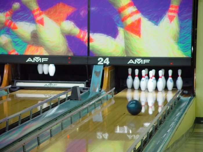 32. Bowling