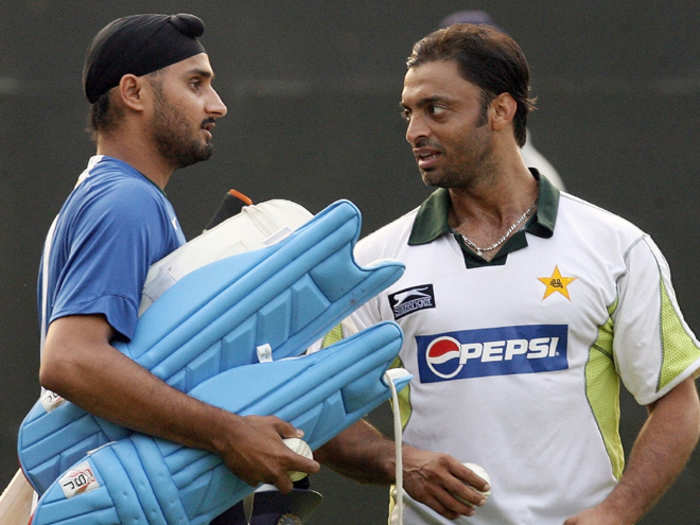 Harbhajan Singh vs Shoaib Akhtar 