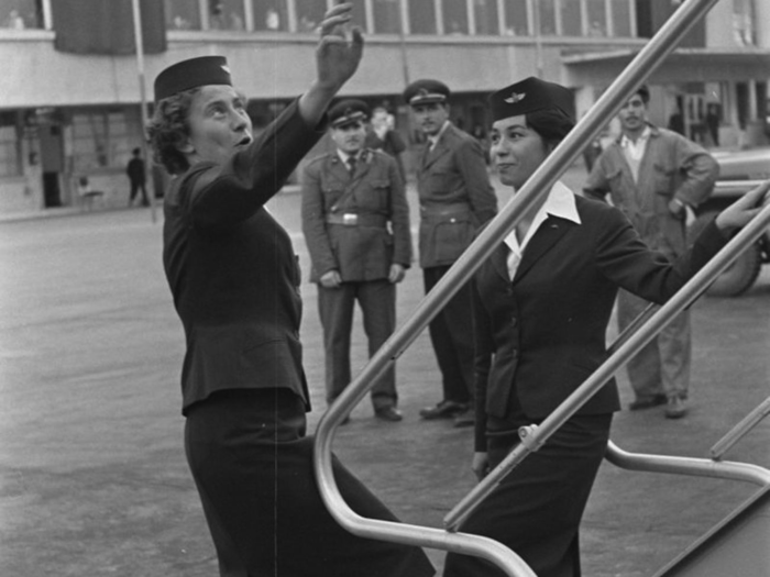 Dutch flight attendants disembark in Istanbul in 1959.