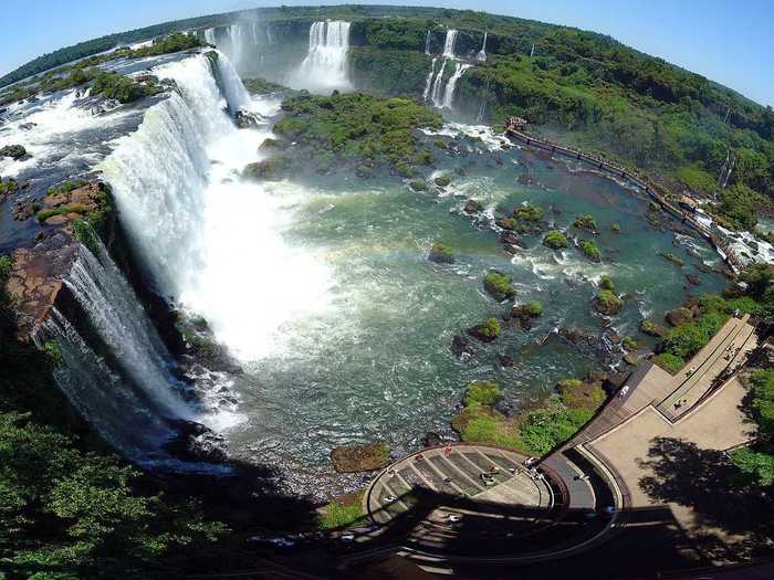 The incredible Iguazu Falls mark the border between the Brazilian state of Paraná and the Argentine province of Misiones.