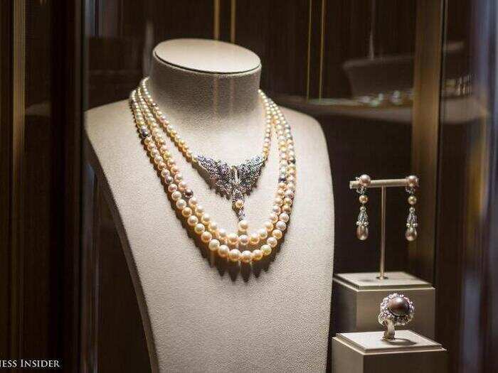 That strand of pearls inspired this one, which was created in celebration of the mansion