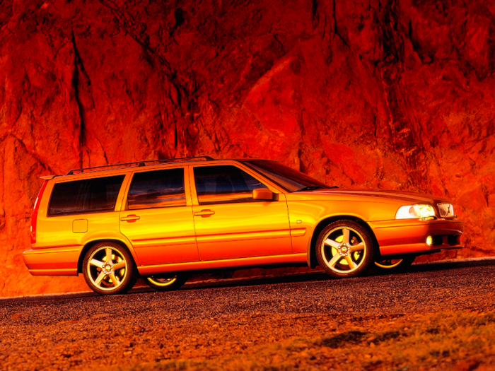 After the 850, Volvo followed up with V70R in 1997. With some versions boasting as much as 260 horsepower, the V70R continued Volvo