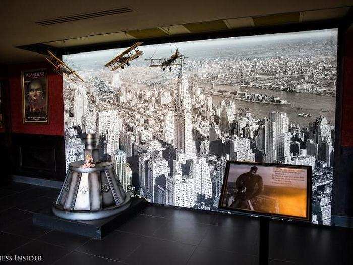 You can do your best King Kong impression atop the Empire State Building with this photo setup.