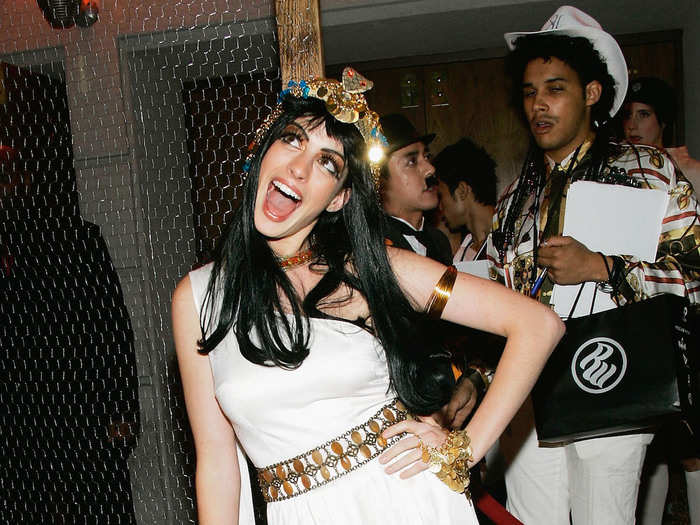 In 2004, a young Anne Hathaway dressed as Cleopatra.