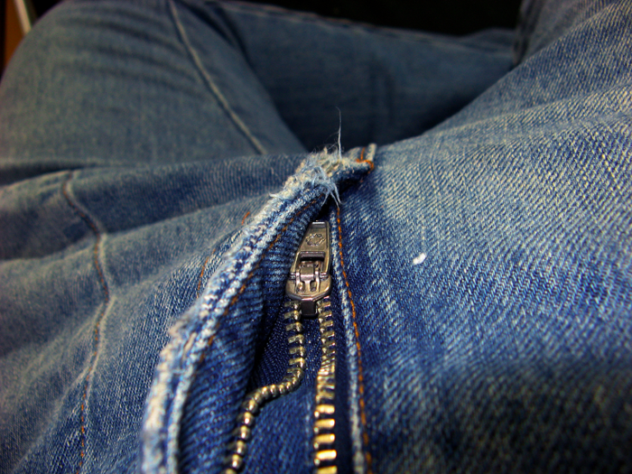 Clothes did not have zippers. the modern zipper was not used until 1911.