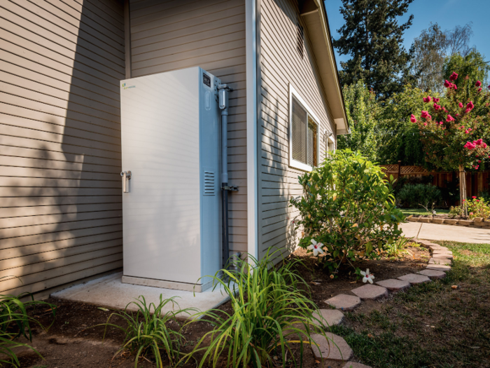 6. Sunverge offers battery systems providing anywhere from 6 kWh to 23 kWh of energy storage. Weighing around 500 pounds, the battery has to be installed by a trained Sunverge specialist.