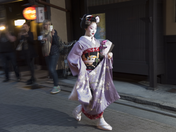 Geisha hunting is one of Kyoto tourists