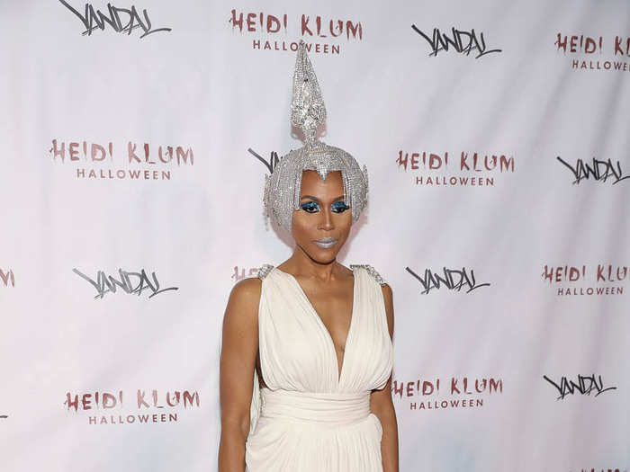 Singer Deborah Cox was a chic Egyptian goddess.