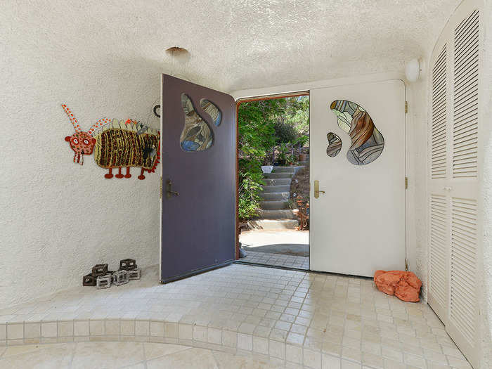 Tiling and unique artworks cover the entire single-family home and match the exterior.