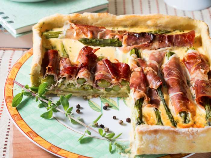 Alaska: ham and asparagus quiche