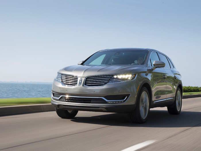 7. The 2016 Lincoln MKX comes with several semi-autonomous features, like park assist, which can locate open parking spots and help you reverse into them. There