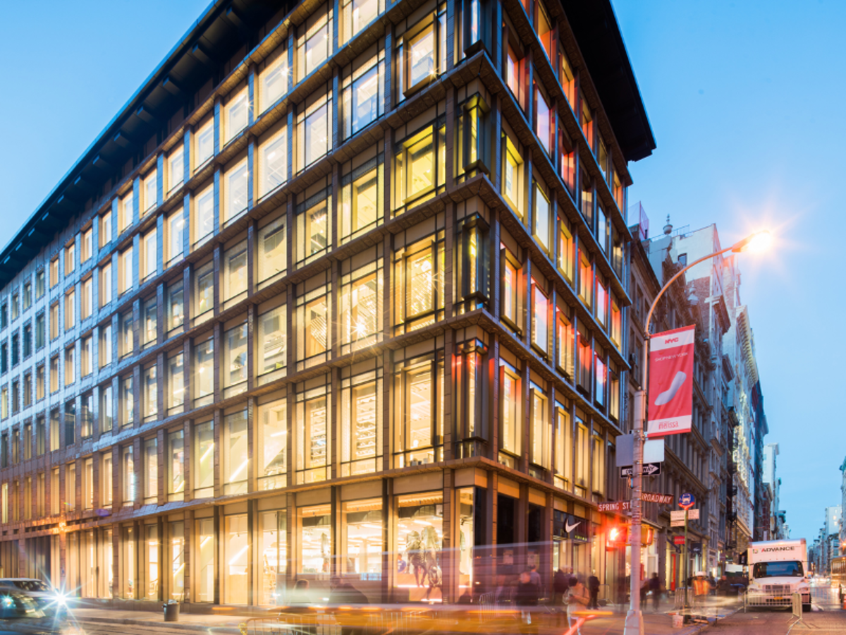 Nike store sales per square foot outlet