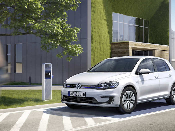 Volkswagen gave it a new 35.8 kWh battery that increases the range to 124 miles on a single charge — that