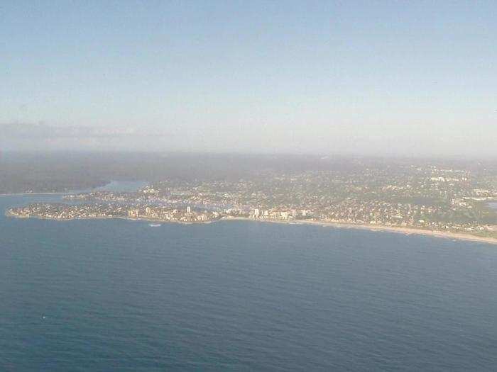 We soon started our descent and flew along the beautiful Australian coast as the morning sun shined on Sydney.