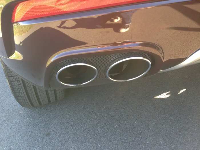 More chrome: quad exhaust pipes are a foretaste of what will happen when the engine is fired up.