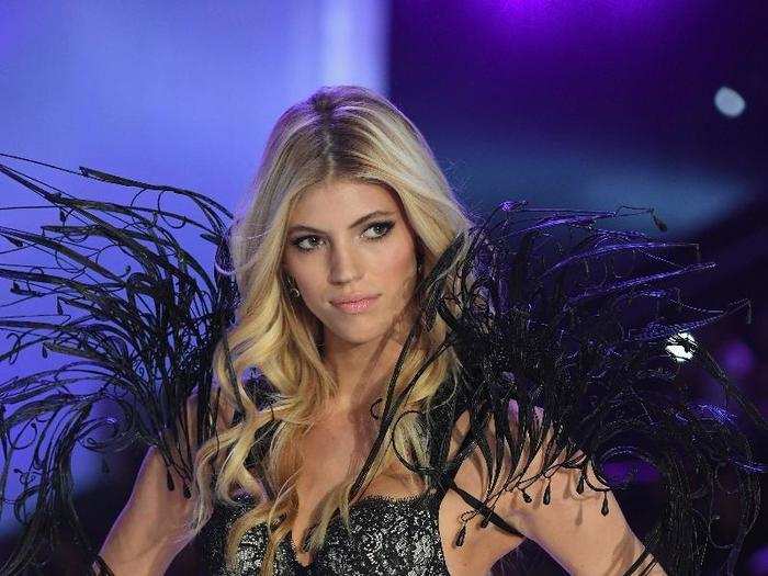 Devon Windsor had a feathery version.