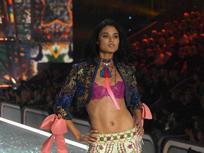 Daniela Braga worked this Spanish-inspired look.