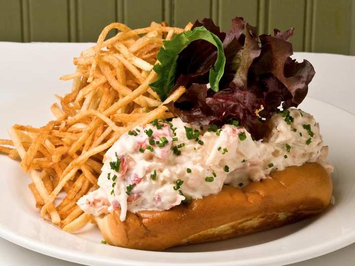 LOBSTER ROLL (AND RAW BAR): Pearl Oyster Bar