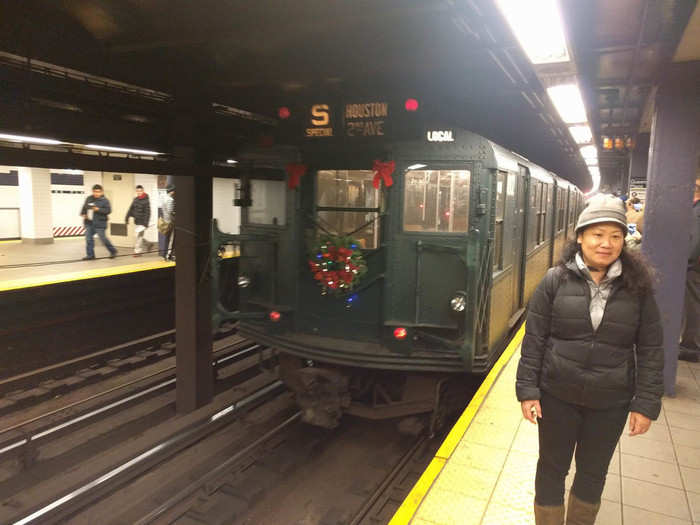 We arrived at the Queens Plaza stop not long after boarding at Second Avenue in Manhattan. Here