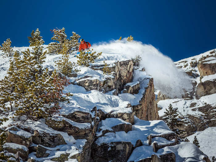 The club prides itself on its variety of runs, which include groomed beginner runs, steep chutes, and trails lined with trees for experienced glade skiers.