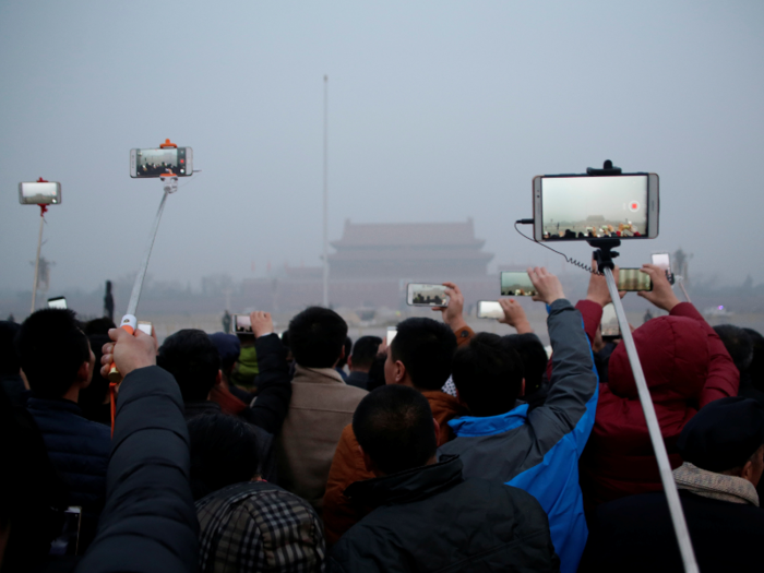 But not even heavy smog can stop Chinese people from watching the daily flag-raising ceremony at Tiananmen Square even during a "red alert."