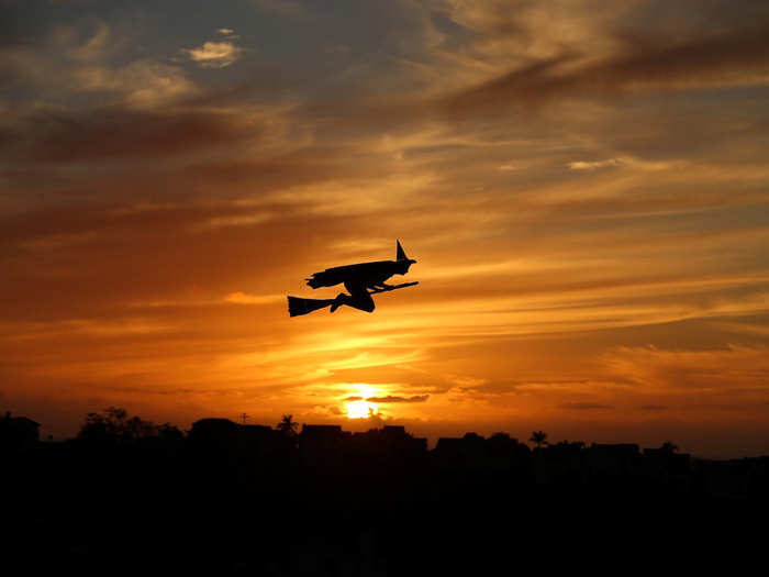 Halloween saw this magical remote-controlled plane in the form of a witch fly over a neighbourhood in Encinitas, US, as the sun set.