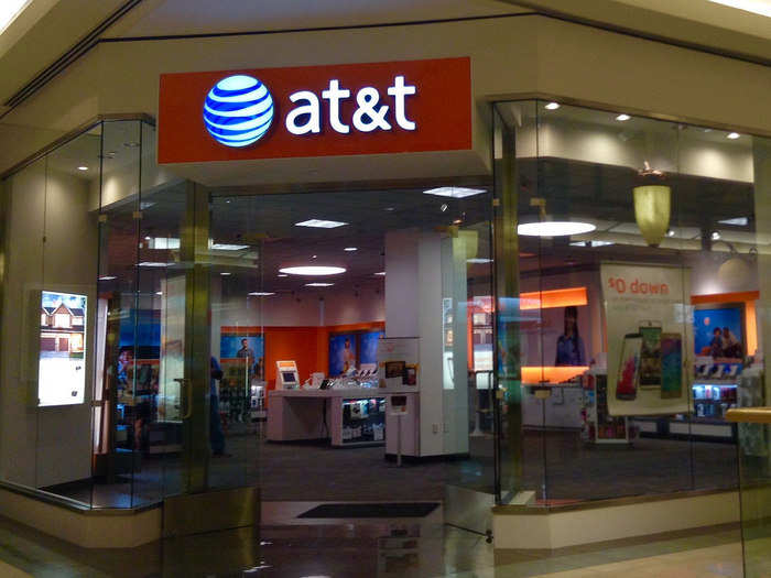 That 2G connection was extra painful because AT&T was the only carrier option available. And AT&T had its problems (like dropped calls).