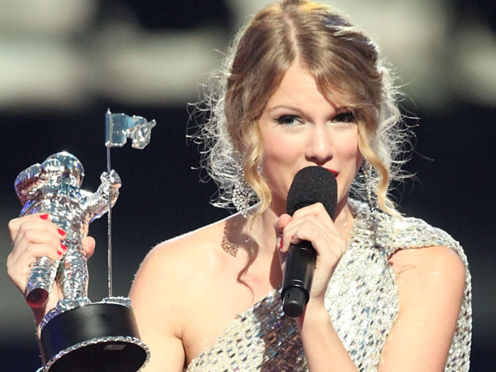 Swift had her hair in a pretty chignon with lose tendrils when Kanye West interrupted her awards speech at the 2009 MTV Video Music Awards.