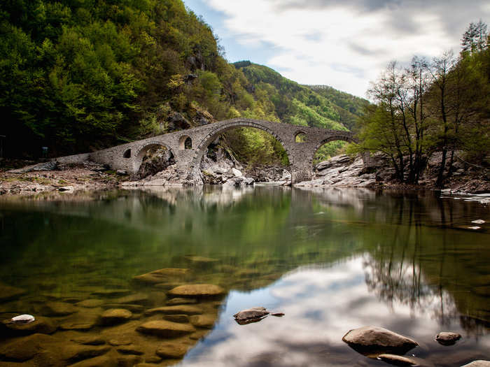 Walk across the Sheytan Krupriya (or "Devil