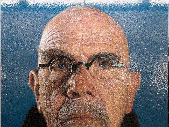 The 86th Street subway station features artwork by Chuck Close. Close created 12 large-scale portraits based on his own portrait paintings and prints. Close applied different painting techniques to 10 portraits made of mosaic and two made with ceramic tile.