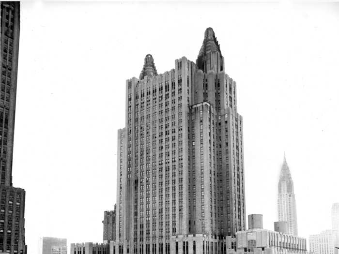 The current hotel is located at 301 Park Avenue between 49th and 50th Streets, and the primarily residential Waldorf Towers are situated at the top. When it opened in 1931, the new Waldorf Astoria was the tallest and largest hotel in the world.