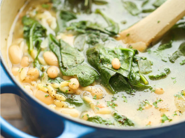 Spinach and white bean soup