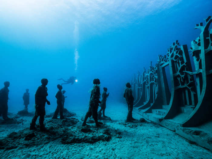 Meanwhile, "Crossing the Rubicon" is made up of 35 figures watching towards an underwater entrance within a 30-metre long wall to represent "a boundary between two realities and a portal to the Atlantic Ocean."