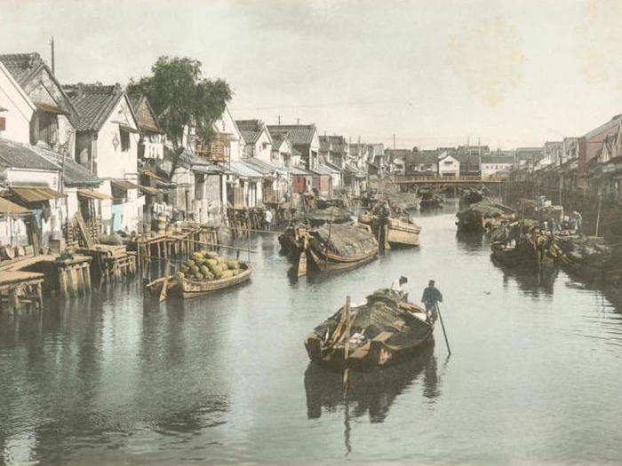 Tokyo also developed a network of canals in the early 20th century. Boats would distribute goods to the wharfs, warehouses, and factories on the canals