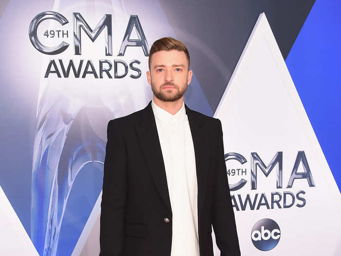 He went for a crisp and clean look at the CMA Awards that same year.