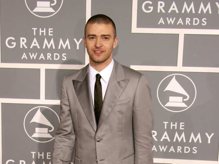 He broke out the gray once again for the 2007 Grammys where he performed twice.