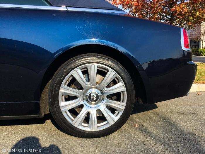 Our test came equipped with massive 21-inch wheels. On a side note, the RR logo at the center of the wheel is engineered to remain stationary even when the car is traveling at speed.