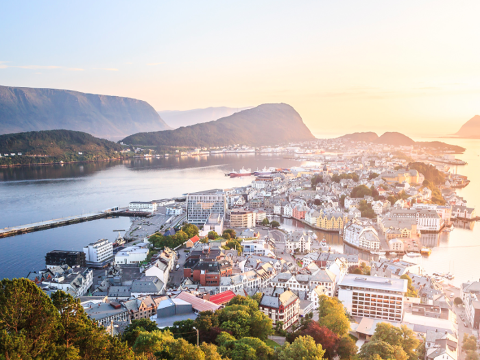 7. Norway — The country is particularly popular with expats that moved for relationships or with families and expats say the safety aspect is a huge draw.