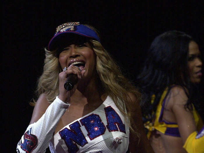 Beyoncé showed her support for the Lakers during a halftime show with Destiny