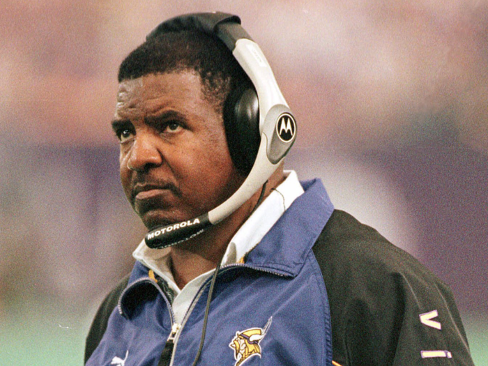 Dennis Green was the head coach of the Minnesota Vikings. They finished the season 11-5.