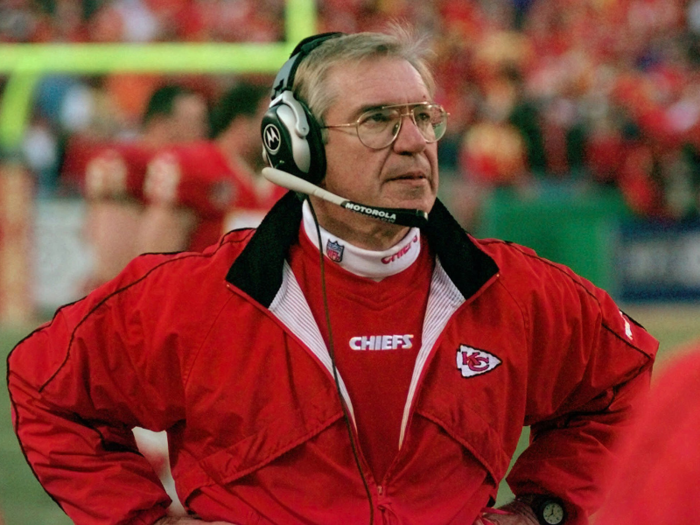 Gunther Cunningham was the head coach of the Kansas City Chiefs. They finished the season 7-9.