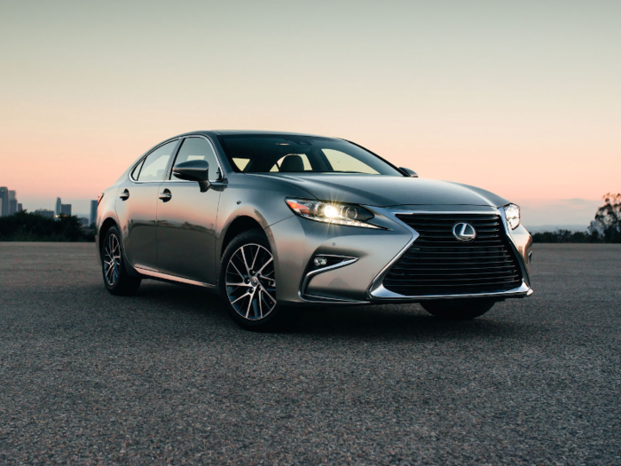 Best luxury midsize car for the money: Lexus ES