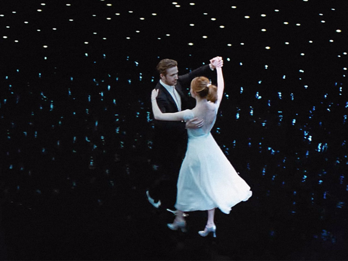 ... and Ryan Gosling and Emma Stone waltz through a romantic, star-filled room and successfully mirror some of Astaire