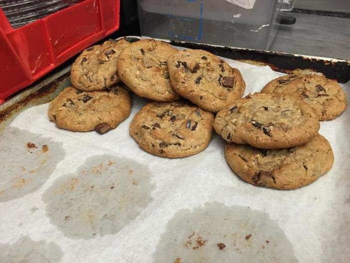 The chain also serves freshly baked chocolate chip cookies for dessert.